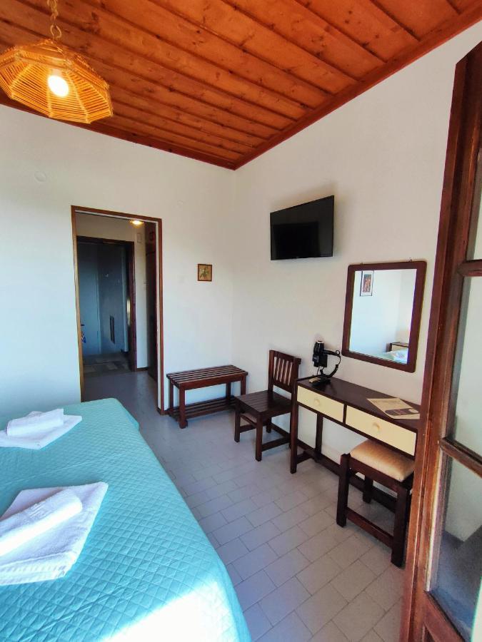 Hotel Vrionis เอยอส ดิมิตริออส ภายนอก รูปภาพ