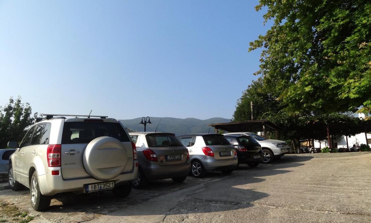 Hotel Vrionis เอยอส ดิมิตริออส ภายนอก รูปภาพ